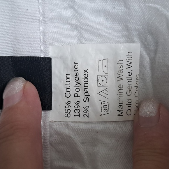 SHEIN White Flare Wide Leg Jeans with Distressed Hem Size Medium - Picture 4 of 9